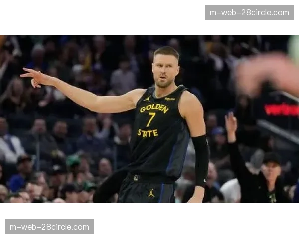 勇士波尔津吉斯内线统治 伤愈复出展现护筐能力 勇士波尔津吉斯内线统治 伤愈复出展现护筐能力